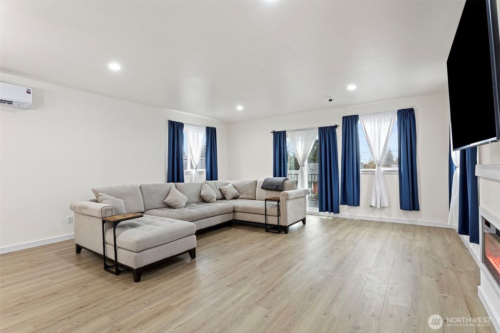 Photo of 10615 2nd Place SW, Seattle, WA 98146 (MLS # 2455783)