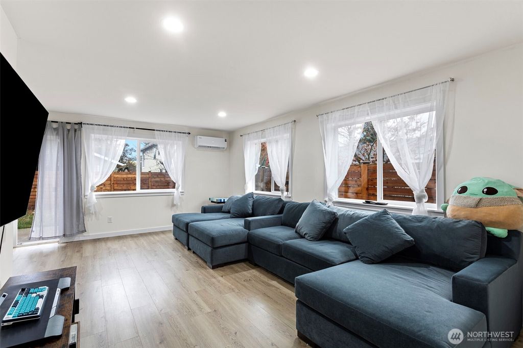 Photo of 10615 2nd Place SW, Seattle, WA 98146 (MLS # 2455783)