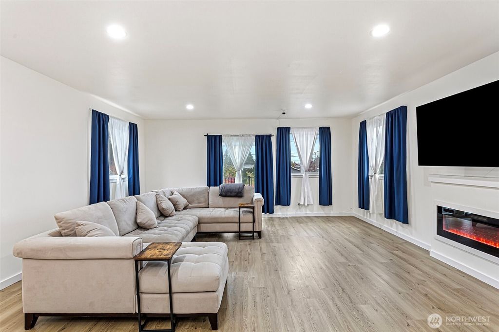 Photo of 10615 2nd Place SW, Seattle, WA 98146 (MLS # 2455783)