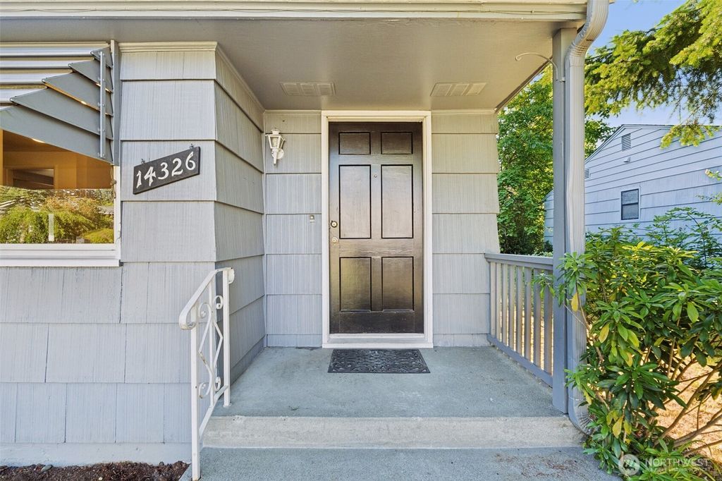 Photo of 14326 Meridian Avenue N, Seattle, WA 98133 (MLS # 2403681)