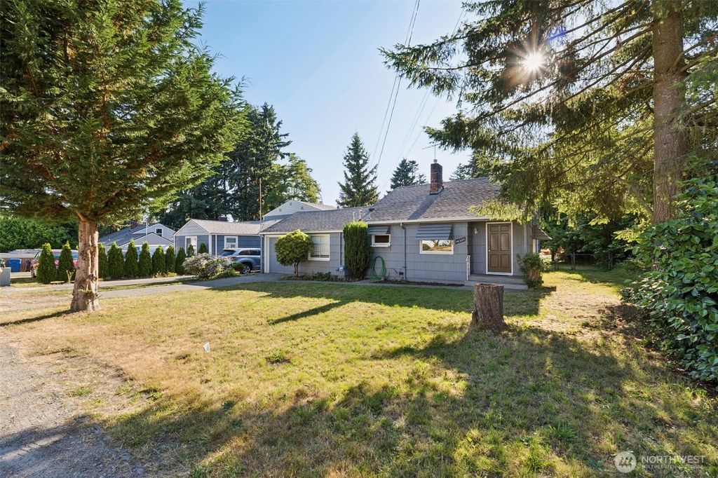 Photo of 14326 Meridian Avenue N, Seattle, WA 98133 (MLS # 2403681)