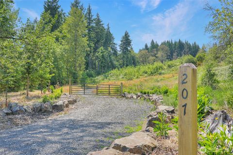 207 Sanderson Road Chehalis WA 98532