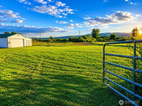Photo of 300 Wade Road, Thorp, WA 98946 (MLS # 2543400)