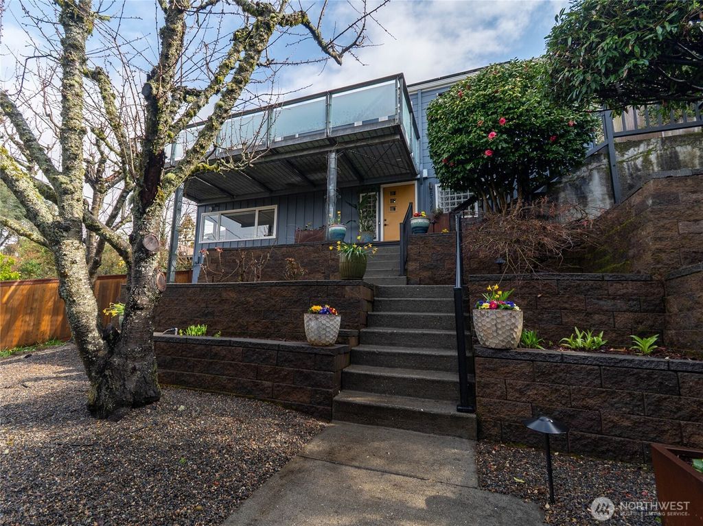 Photo of 5320 47th Avenue SW, Seattle, WA 98136 (MLS # 2493190)