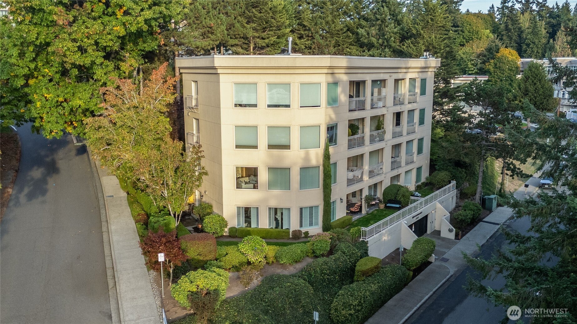 10000 Meydenbauer Way SE 5