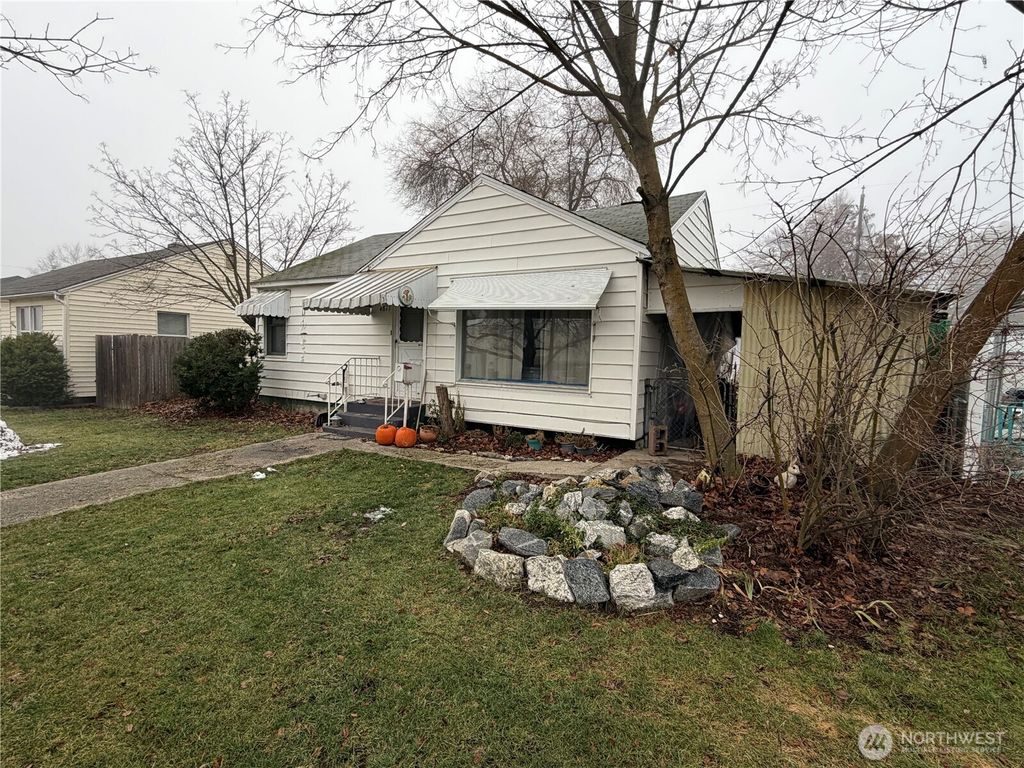 Photo of 4811 N Oak St St, Spokane, WA 99205 (MLS # 2467965)