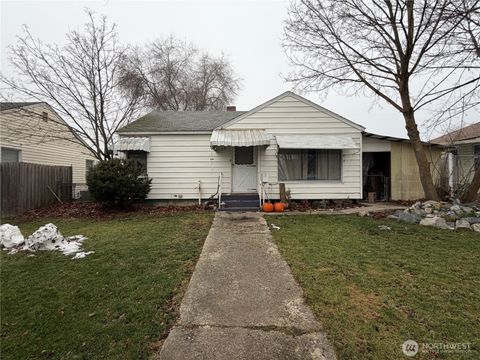 Photo of 4811 N Oak St St, Spokane, WA 99205 (MLS # 2467965)