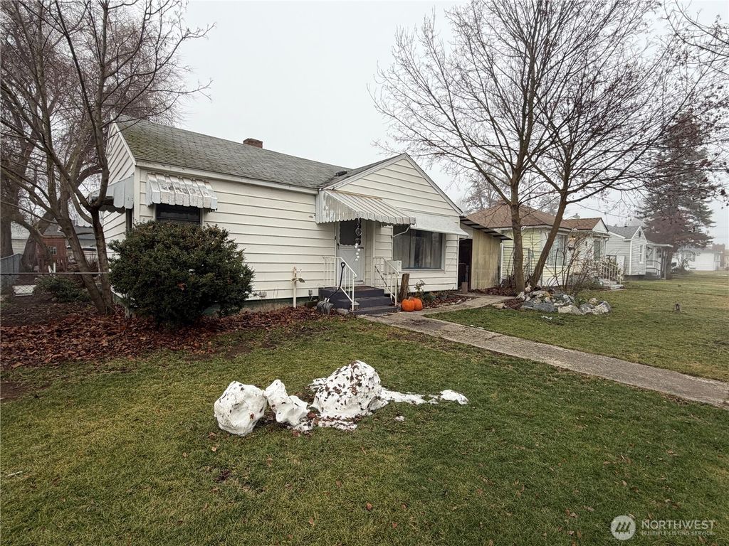 Photo of 4811 N Oak St St, Spokane, WA 99205 (MLS # 2467965)