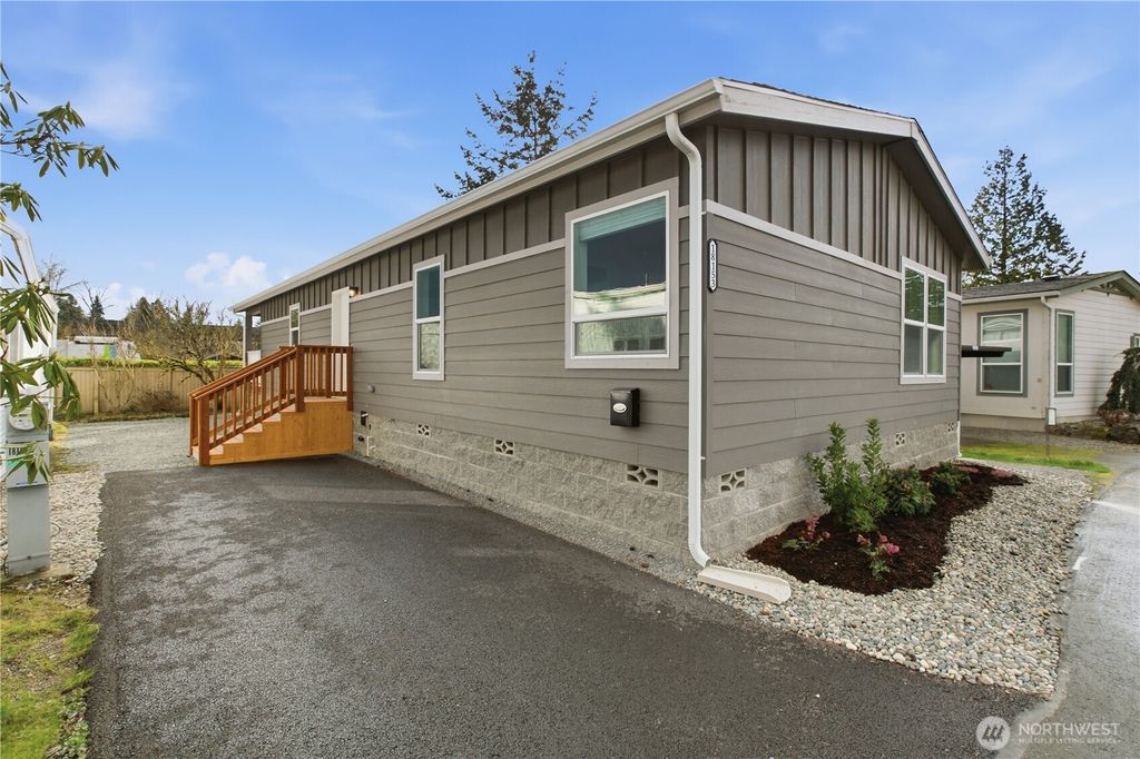 Photo of 18153 31st Avenue S #323, SeaTac, WA 98188 (MLS # 2482320)