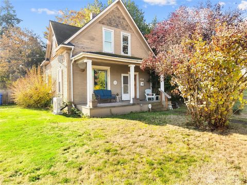 Photo of 124 E 37th Street, Tacoma, WA 98404 (MLS # 2448034) Photo of 124 E 37th Street, Tacoma, WA 98404 (MLS # 2448034)