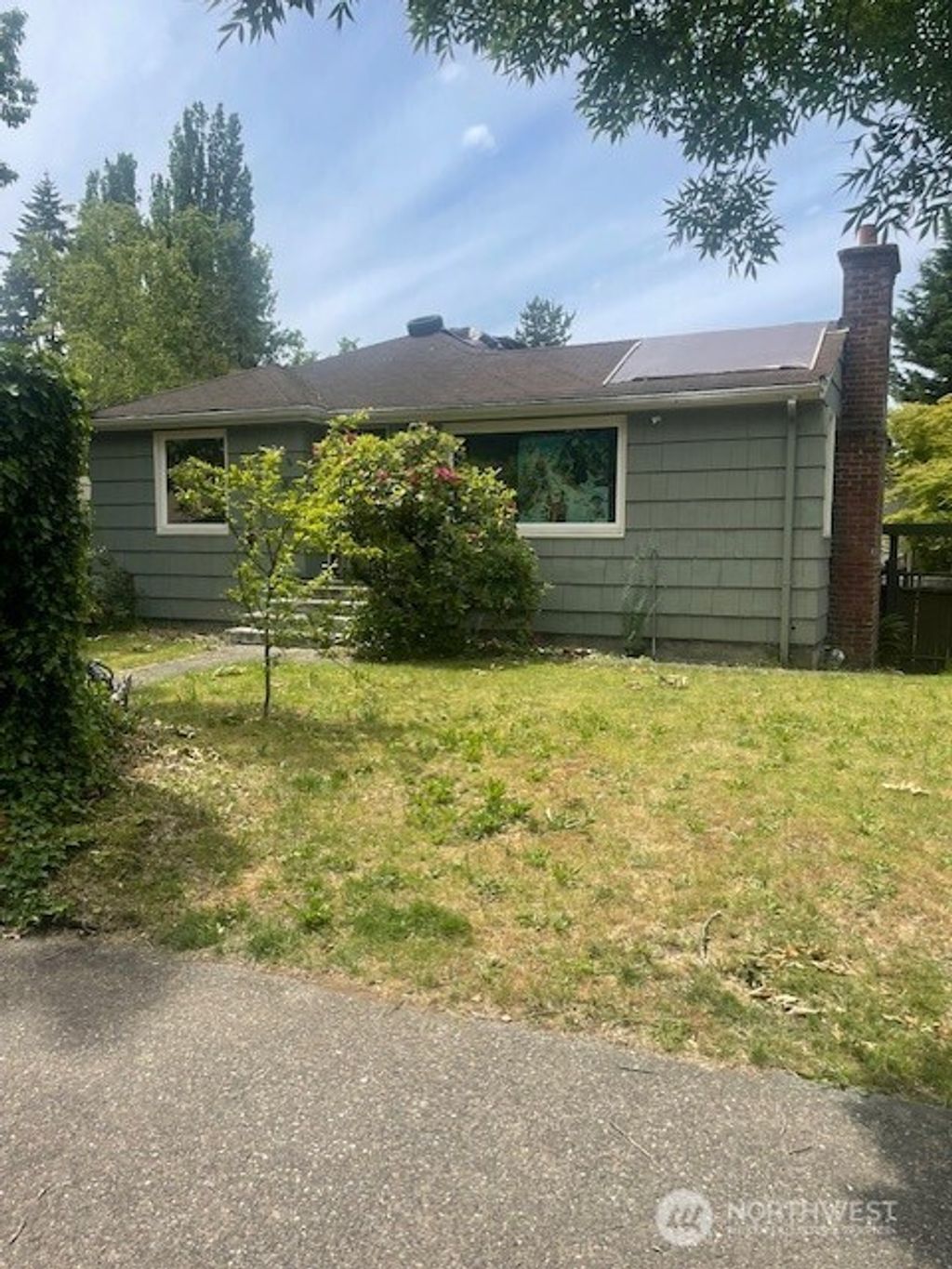 Photo of 11039 35th Avenue NE, Seattle, WA 98125 (MLS # 2356073)