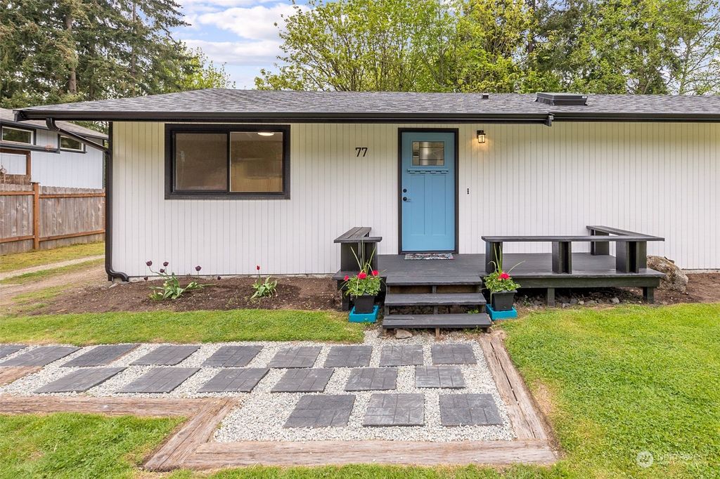 Photo of 77 Hylebos Avenue, Milton, WA 98354 (MLS # 2064465)