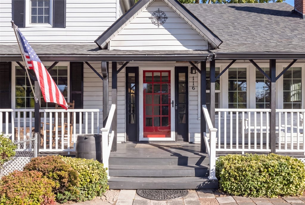 Photo of 116 S 4th Avenue, Ridgefield, WA 98642 (MLS # 2595632)