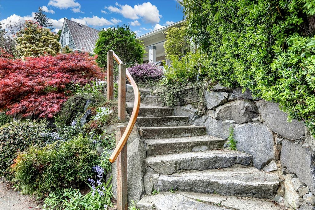 Photo of 6036 29th Avenue NE, Seattle, WA 98115 (MLS # 2058459)