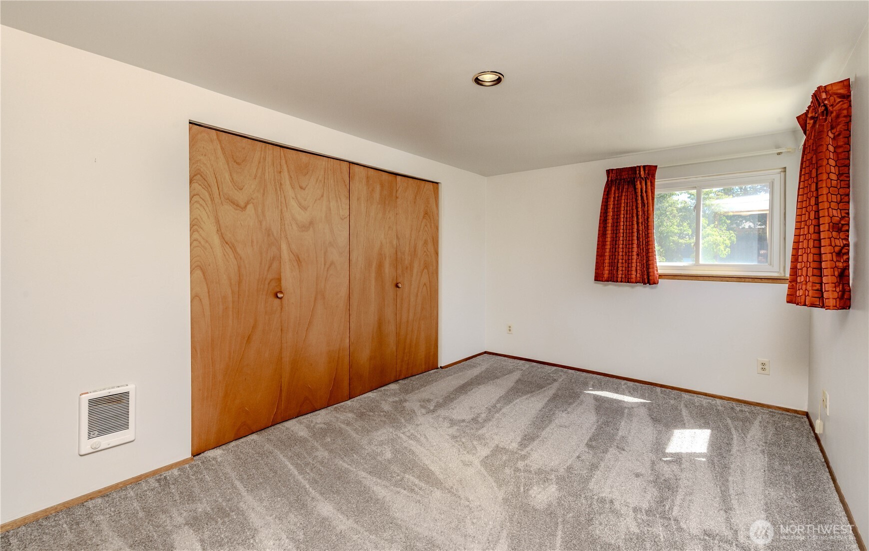 Seatac, Washington 98188, United States, 3 Bedrooms Bedrooms, ,2 BathroomsBathrooms,Residential,Pending,182848