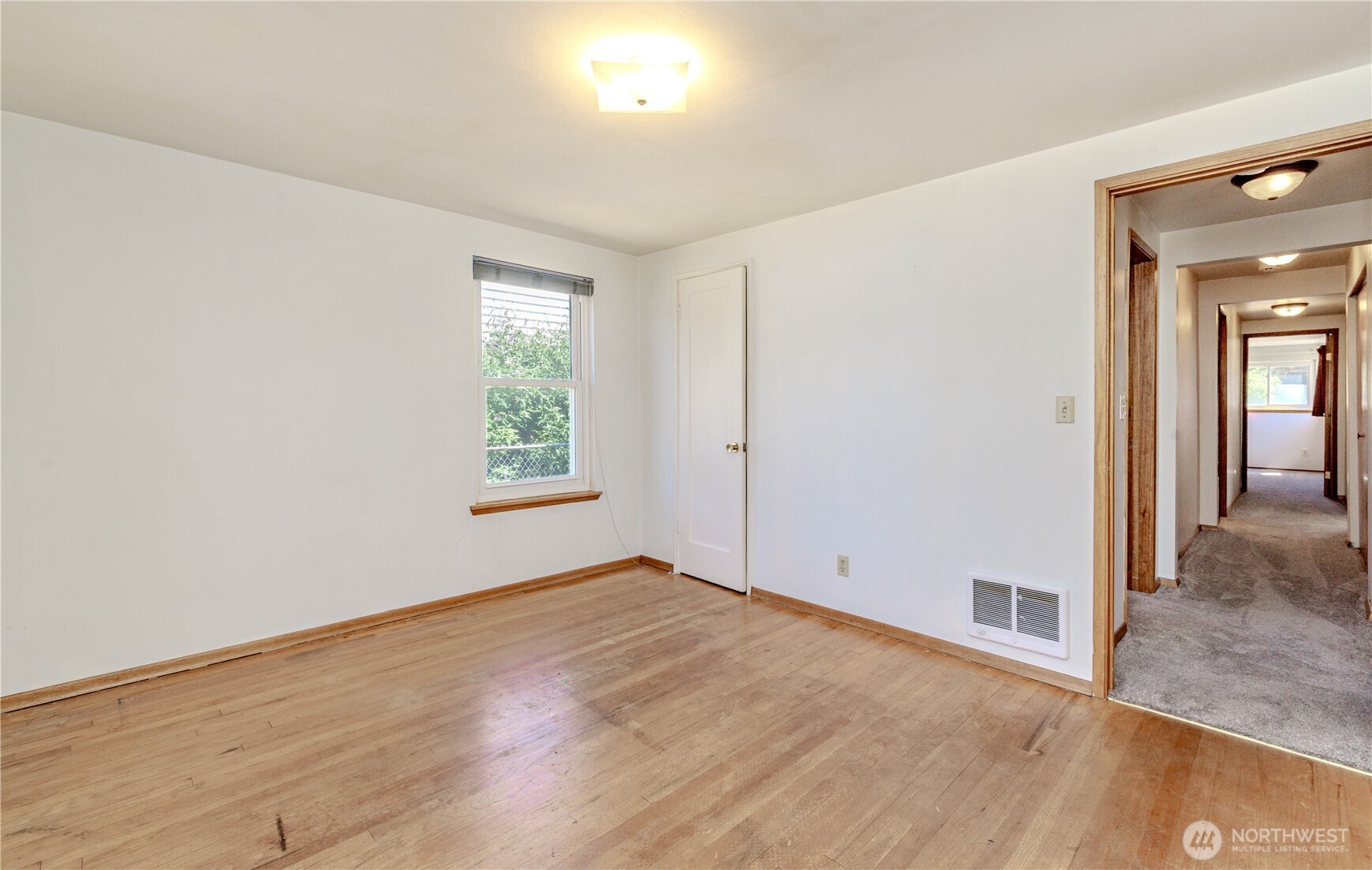 Seatac, Washington 98188, United States, 3 Bedrooms Bedrooms, ,2 BathroomsBathrooms,Residential,Pending,182848