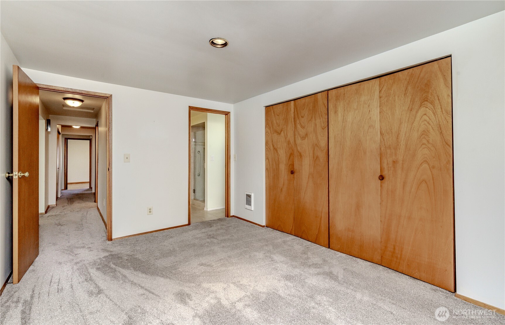 Seatac, Washington 98188, United States, 3 Bedrooms Bedrooms, ,2 BathroomsBathrooms,Residential,Pending,182848