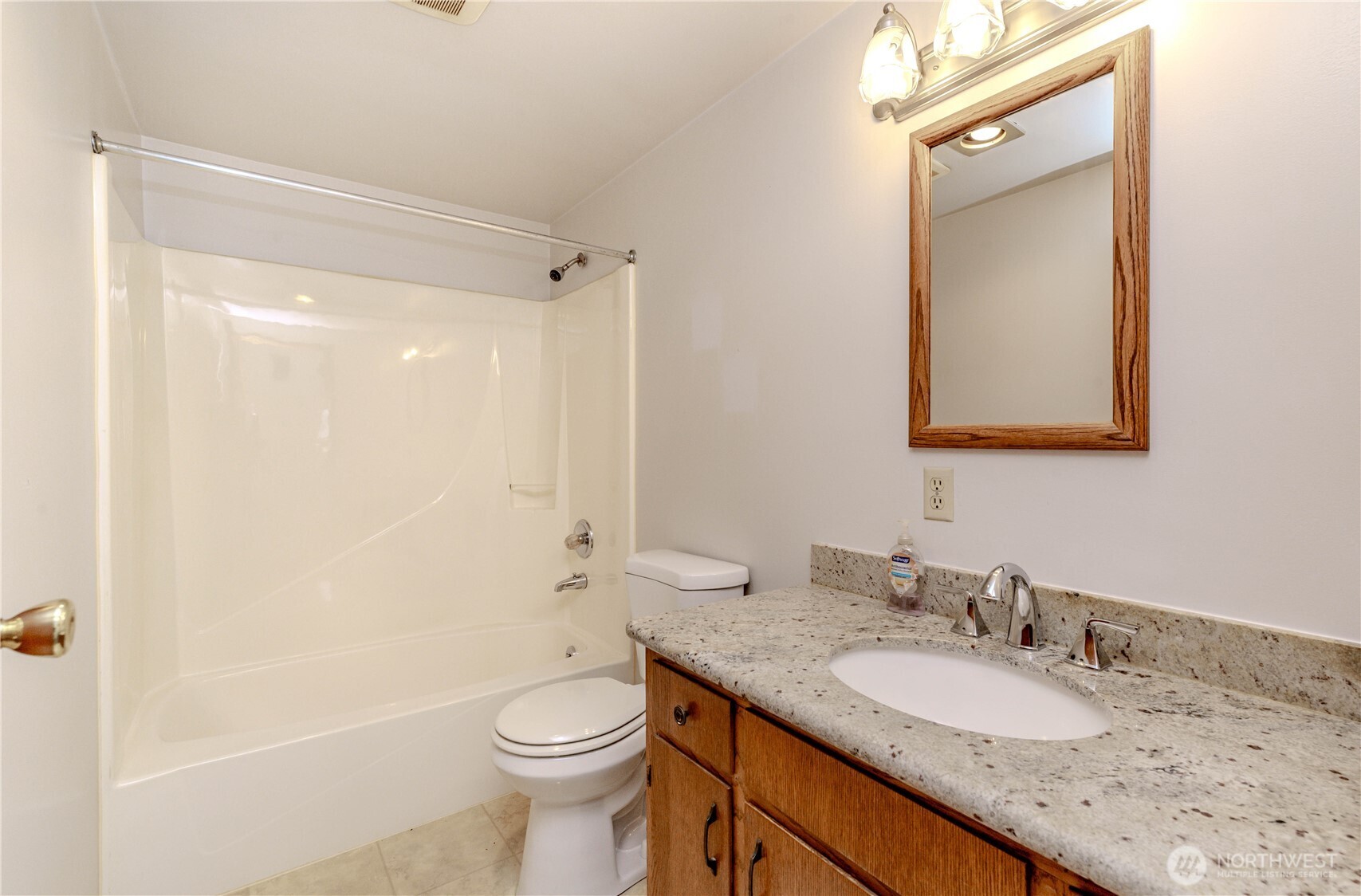 Seatac, Washington 98188, United States, 3 Bedrooms Bedrooms, ,2 BathroomsBathrooms,Residential,Pending,182848