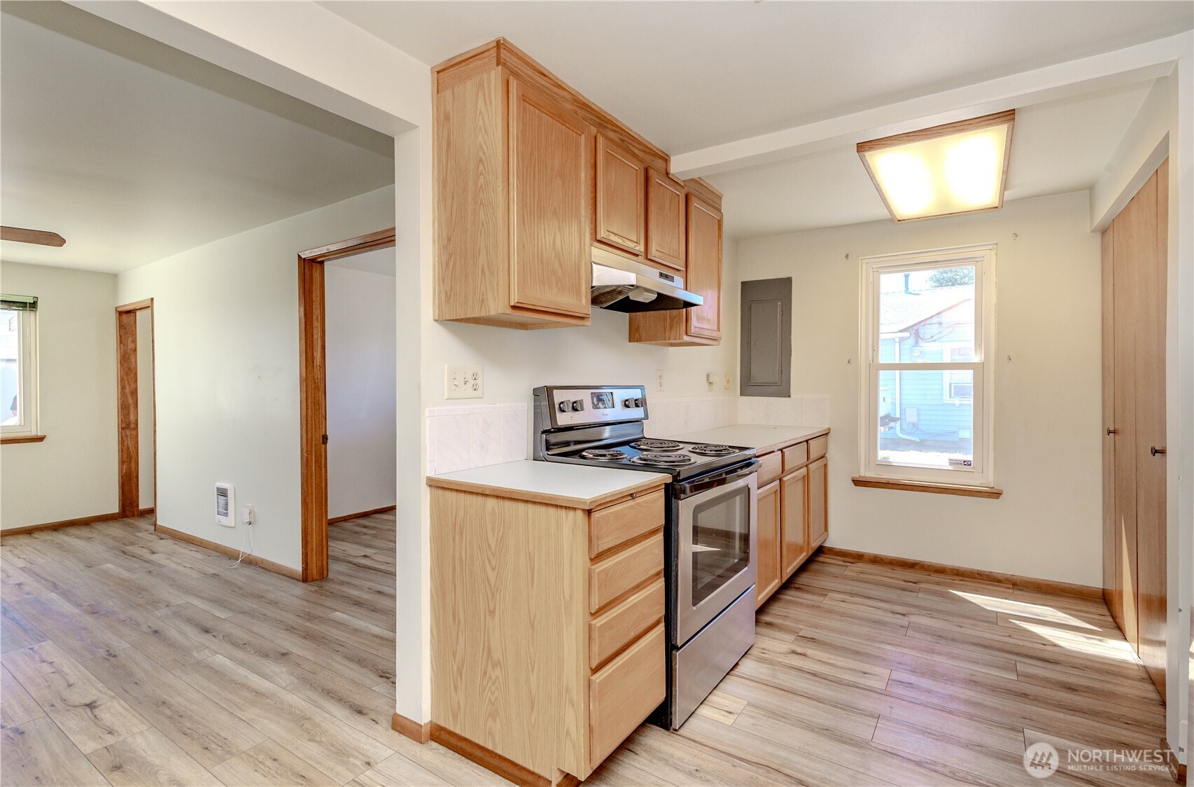 Seatac, Washington 98188, United States, 3 Bedrooms Bedrooms, ,2 BathroomsBathrooms,Residential,Pending,182848