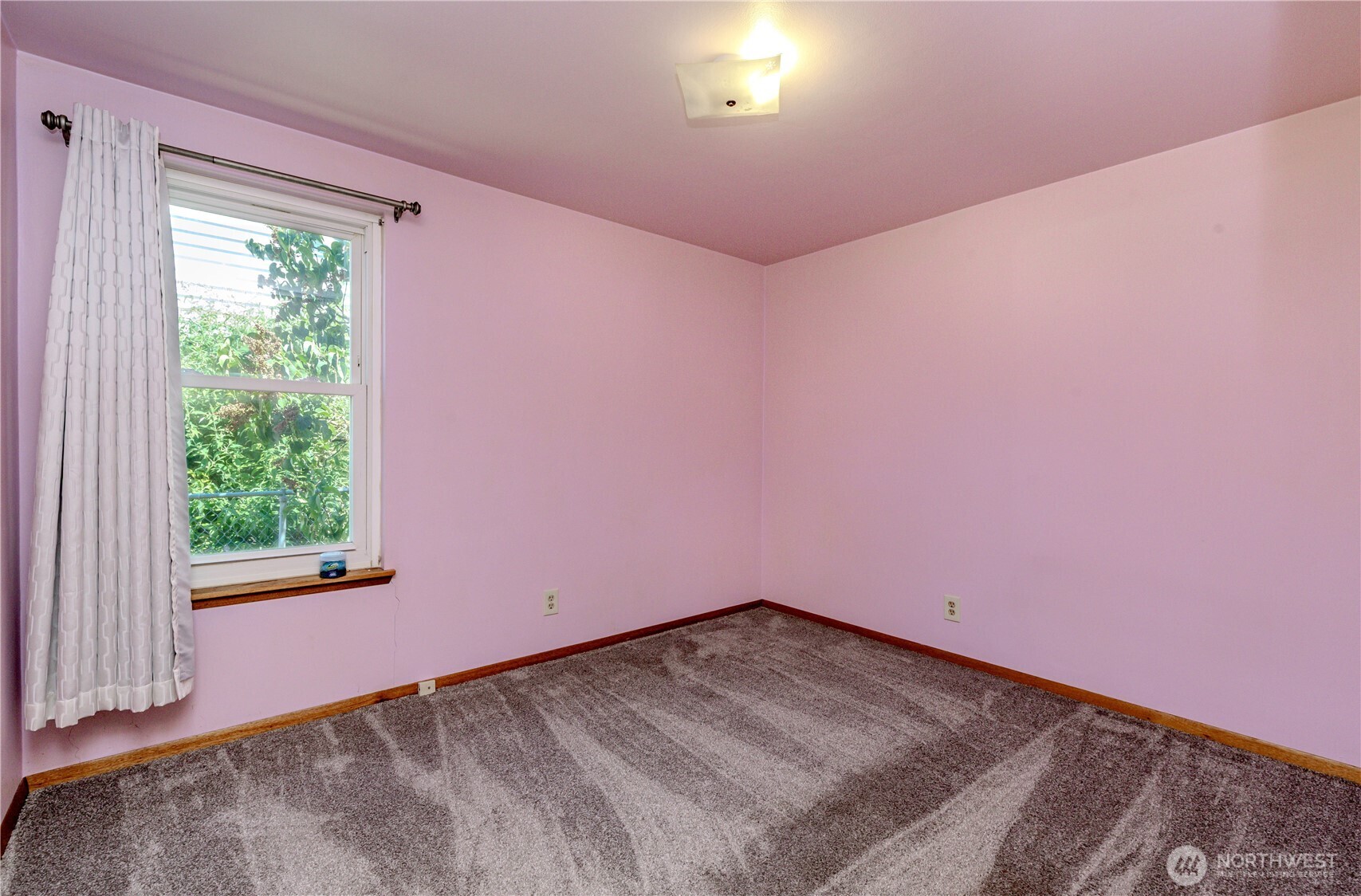 Seatac, Washington 98188, United States, 3 Bedrooms Bedrooms, ,2 BathroomsBathrooms,Residential,Pending,182848