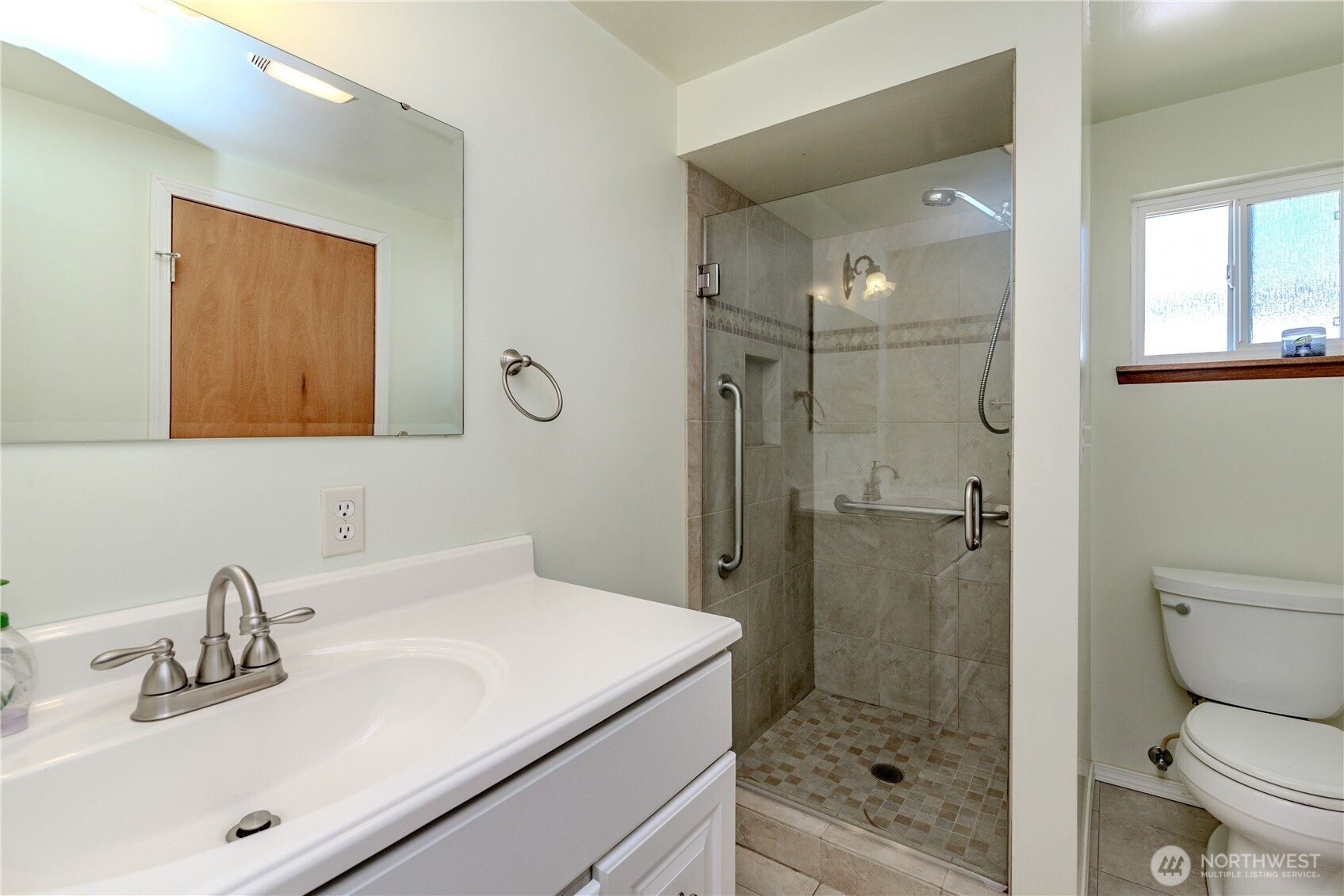 Seatac, Washington 98188, United States, 3 Bedrooms Bedrooms, ,2 BathroomsBathrooms,Residential,Pending,182848