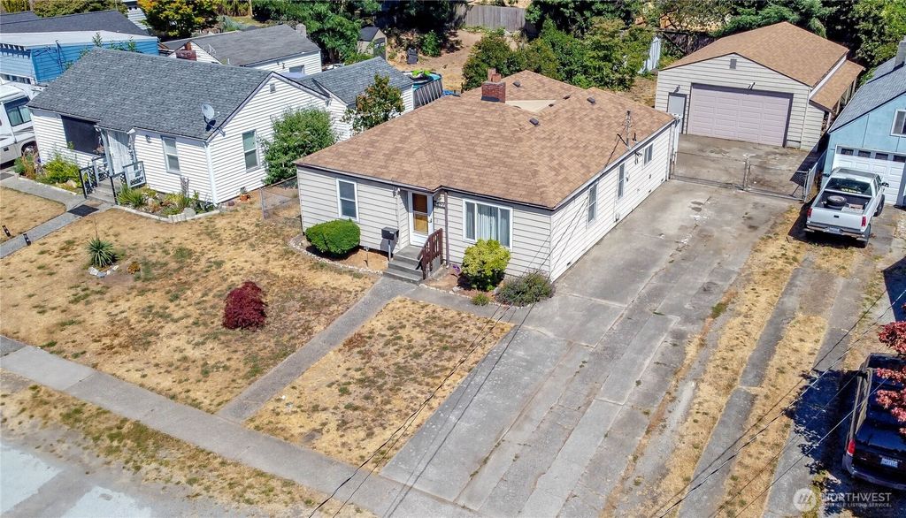 Photo of 16632 35th Avenue S, SeaTac, WA 98188 (MLS # 2414773)