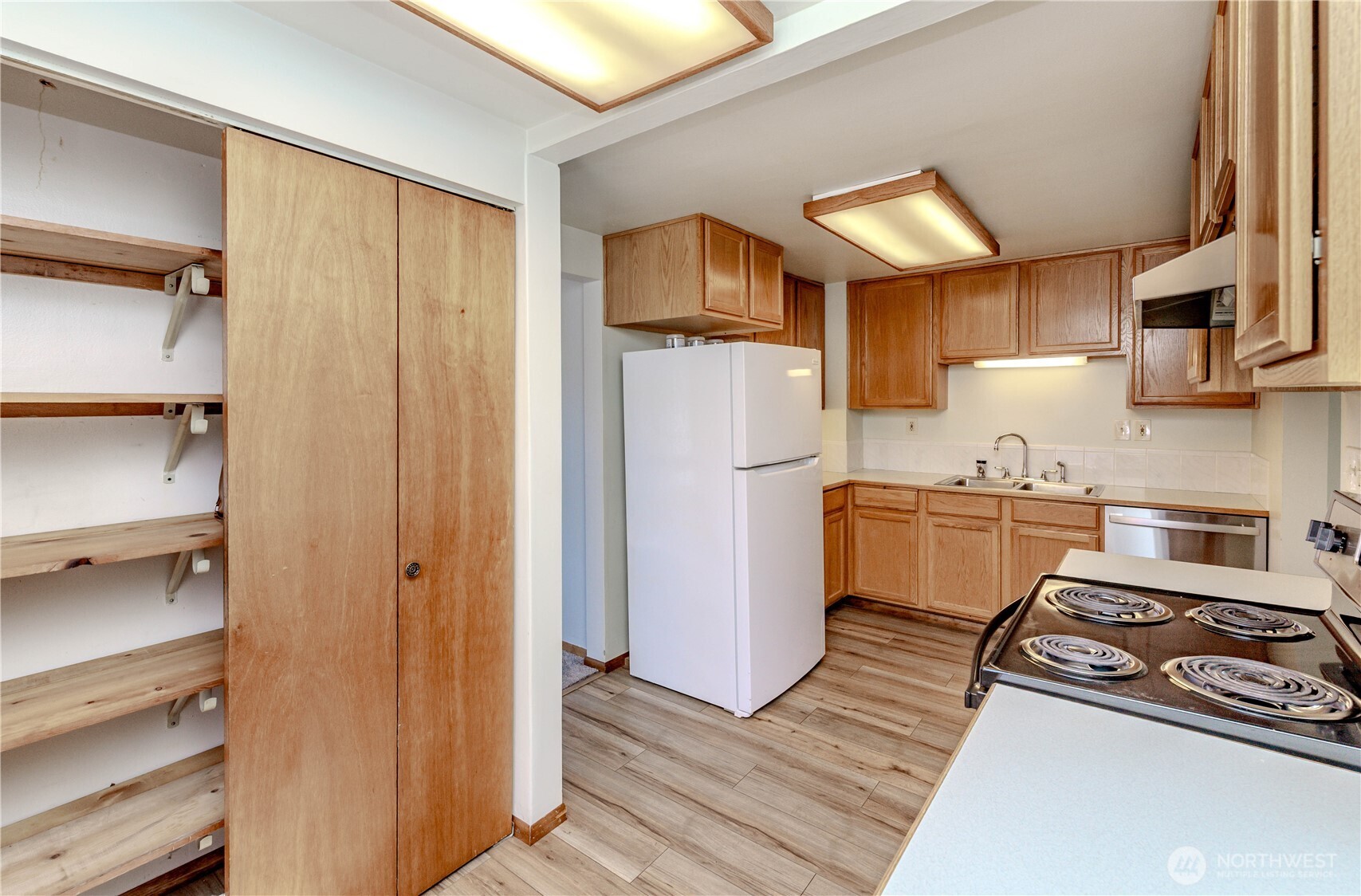 Seatac, Washington 98188, United States, 3 Bedrooms Bedrooms, ,2 BathroomsBathrooms,Residential,Pending,182848