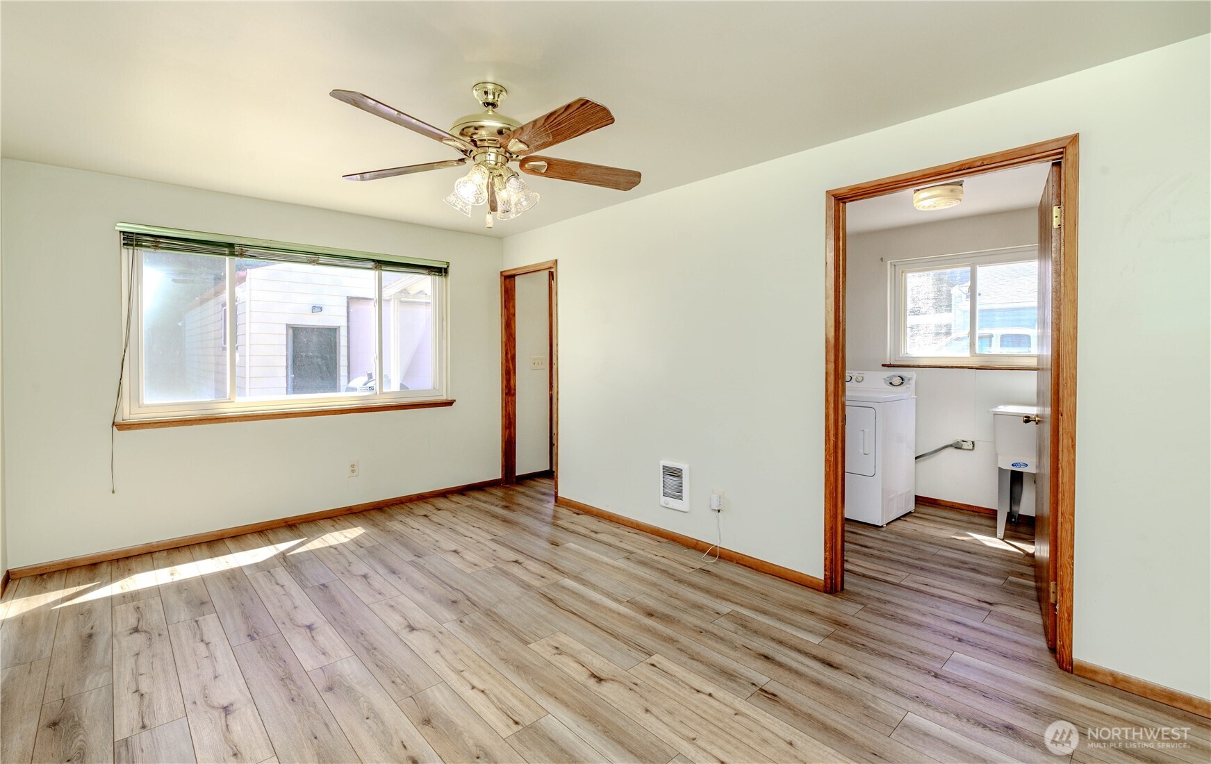 Seatac, Washington 98188, United States, 3 Bedrooms Bedrooms, ,2 BathroomsBathrooms,Residential,Pending,182848