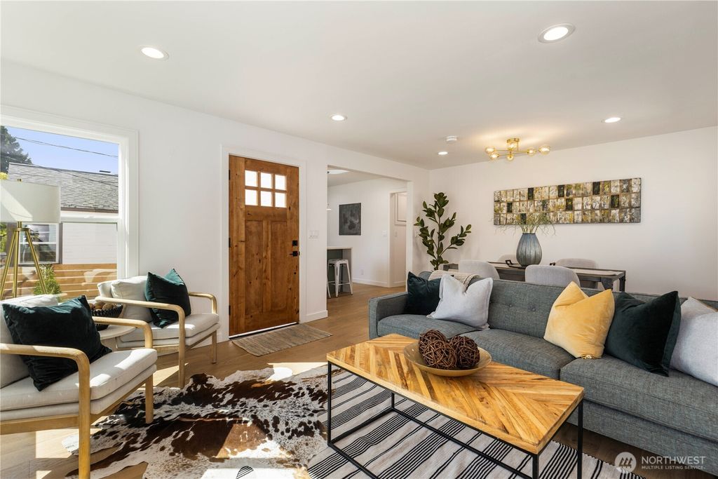 Photo of 828 NE 95th Street, Seattle, WA 98115 (MLS # 2491918)