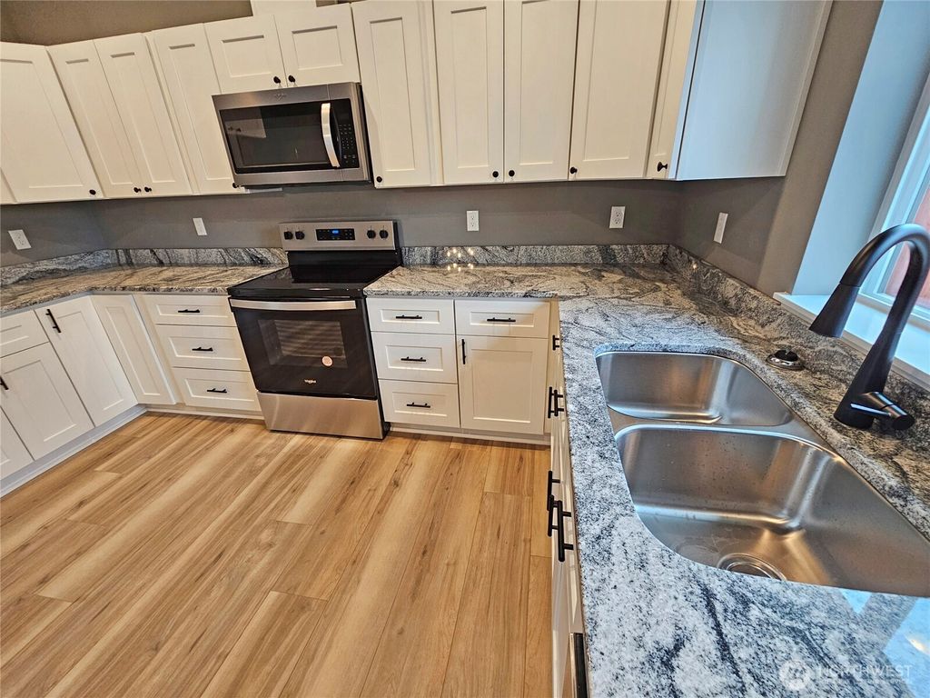 Photo of 208 S 2nd Street, Oakville, WA 98568 (MLS # 2465567)