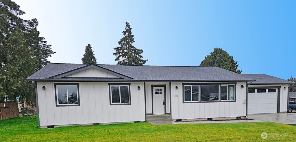 Photo of 208 S 2nd Street, Oakville, WA 98568 (MLS # 2465567)