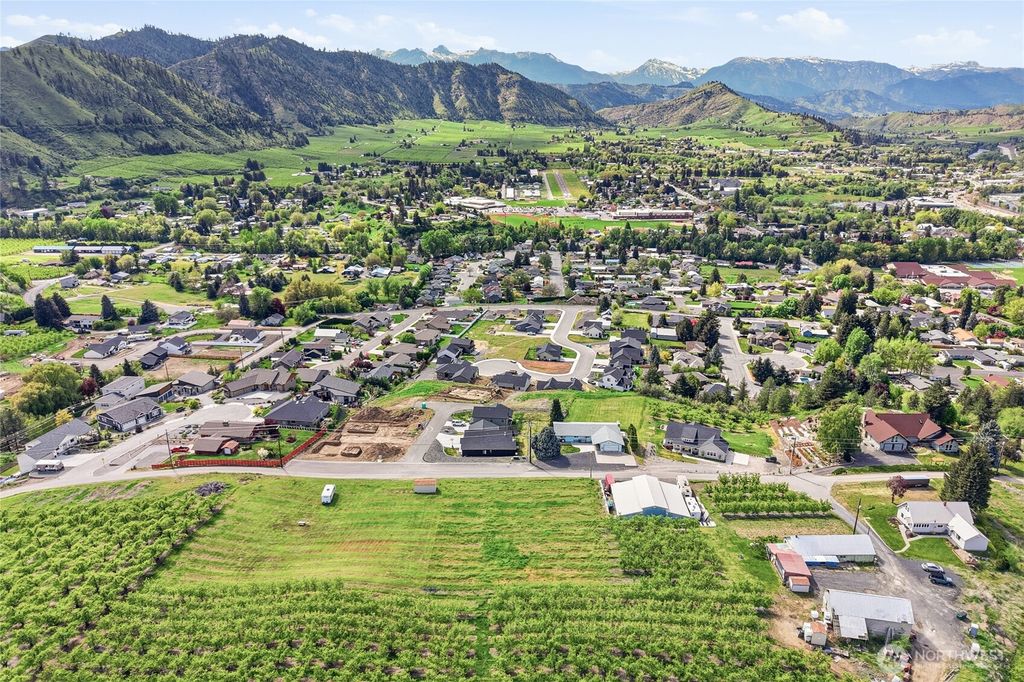 Photo of 333 Kennedy Road, Cashmere, WA 98815 (MLS # 2514924)