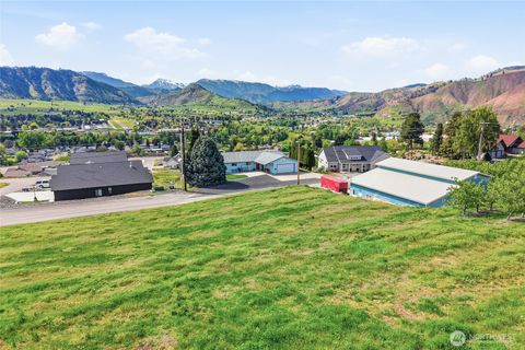 Photo of 333 Kennedy Road, Cashmere, WA 98815 (MLS # 2514924)