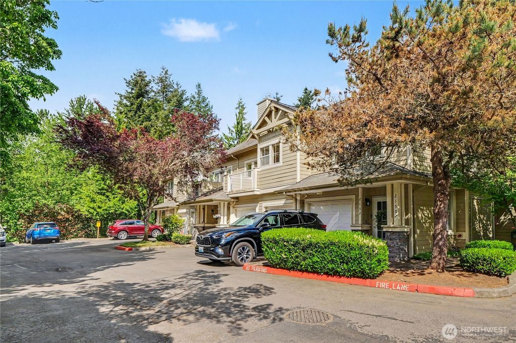 Photo of 2160 Newport Way NW #6-1, Issaquah, WA 98027 (MLS # 2520620)