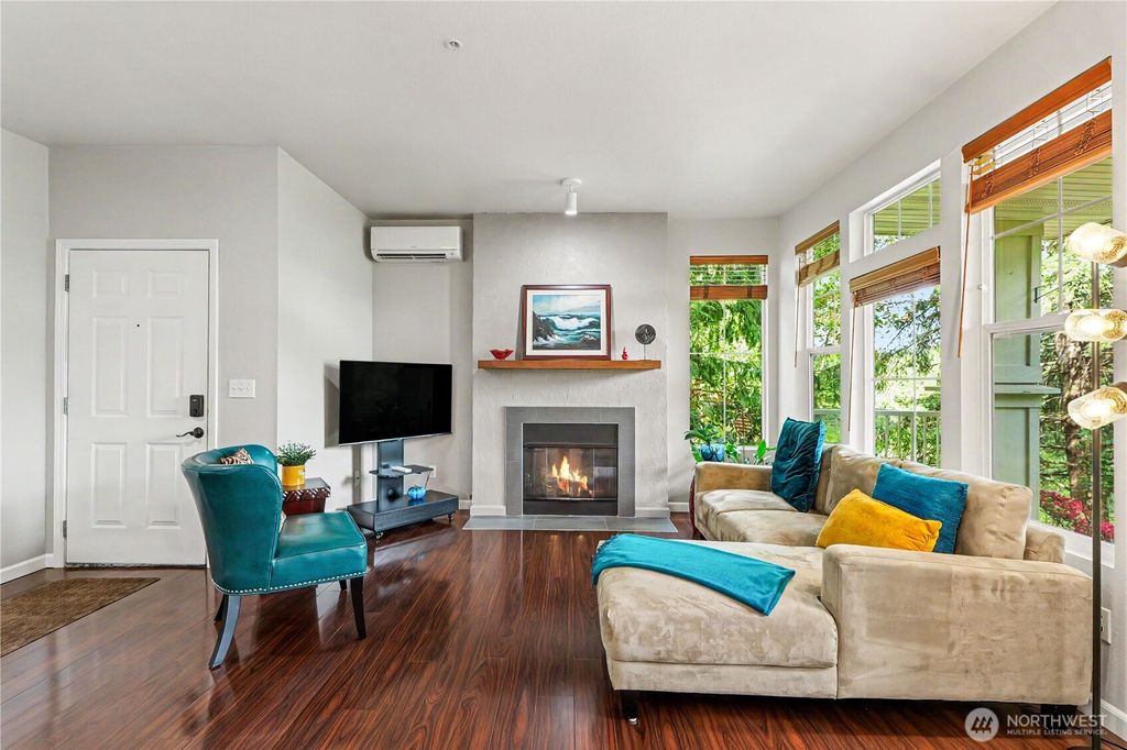 Photo of 2160 Newport Way NW #6-1, Issaquah, WA 98027 (MLS # 2520620)