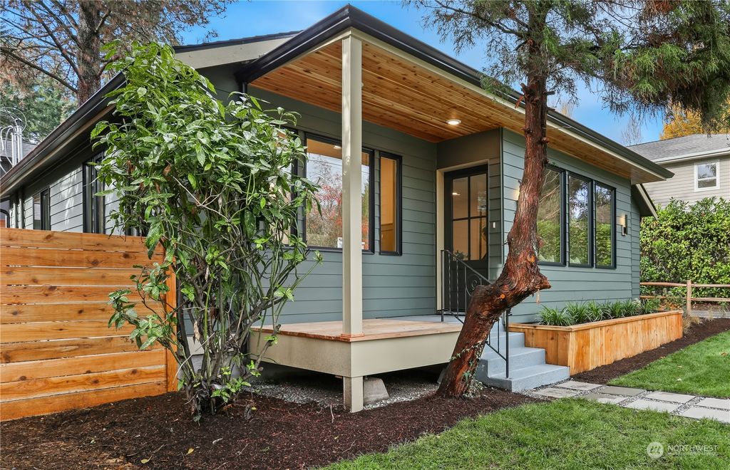 Photo of 11025 17th Avenue NE, Seattle, WA 98125 (MLS # 2311706)