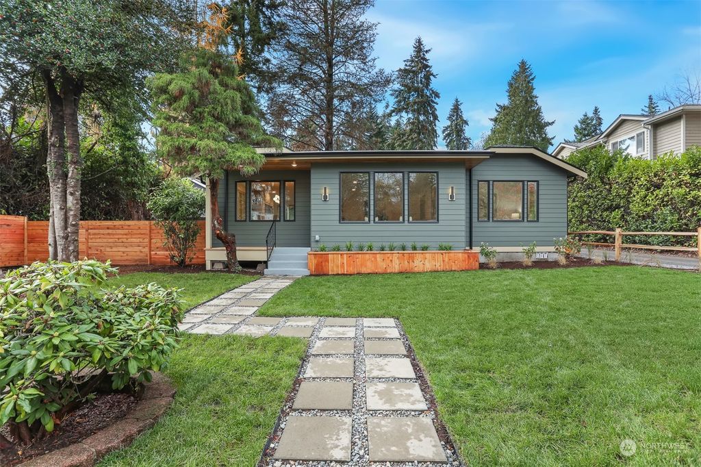 Photo of 11025 17th Avenue NE, Seattle, WA 98125 (MLS # 2311706)