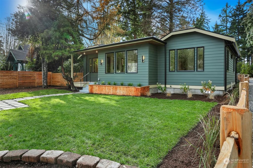 Photo of 11025 17th Avenue NE, Seattle, WA 98125 (MLS # 2311706)