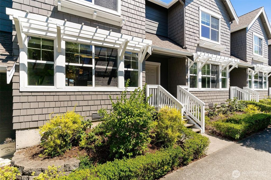 Photo of 2412 NE Park Drive, Issaquah, WA 98029 (MLS # 2404798)