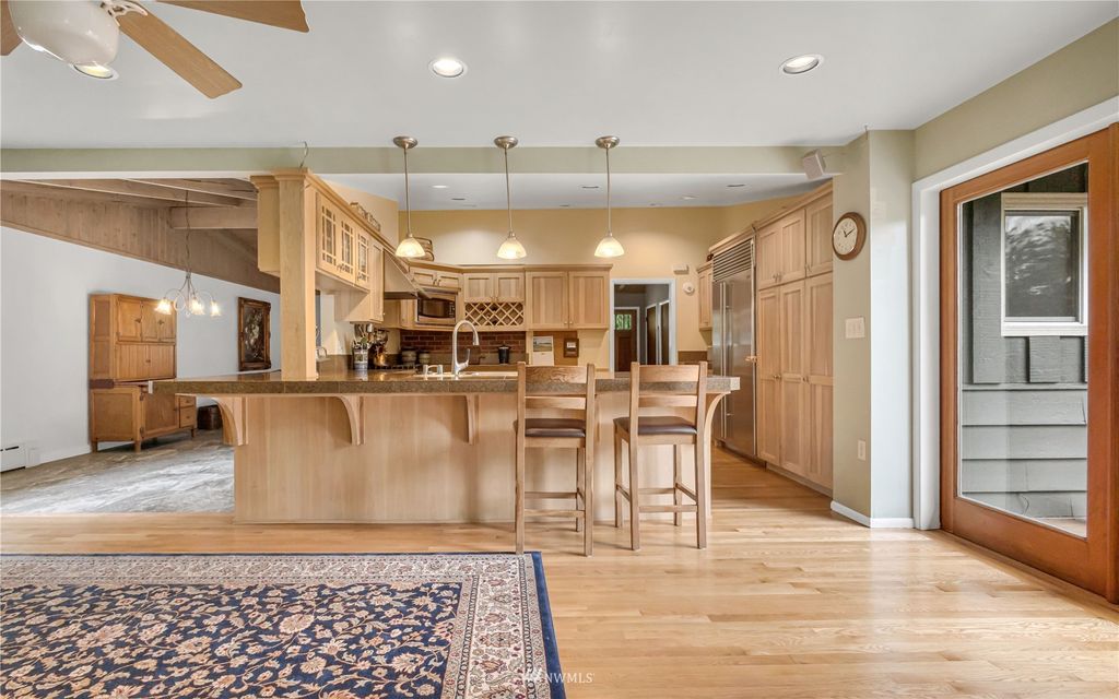 Photo of 2702 71st Avenue SE, Mercer Island, WA 98040 (MLS # 1969768)