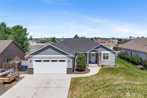 Photo of 409 S Birch Street, Moses Lake, WA 98837 (MLS # 2490466)