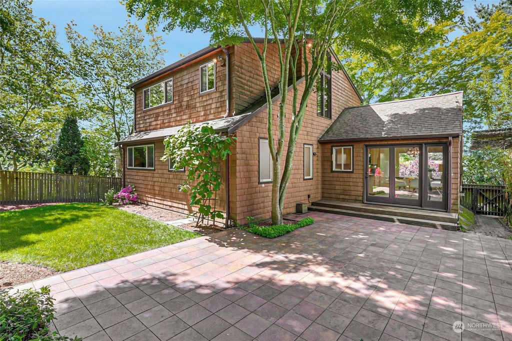 Photo of 6534 48th Avenue NE, Seattle, WA 98115 (MLS # 2234330)
