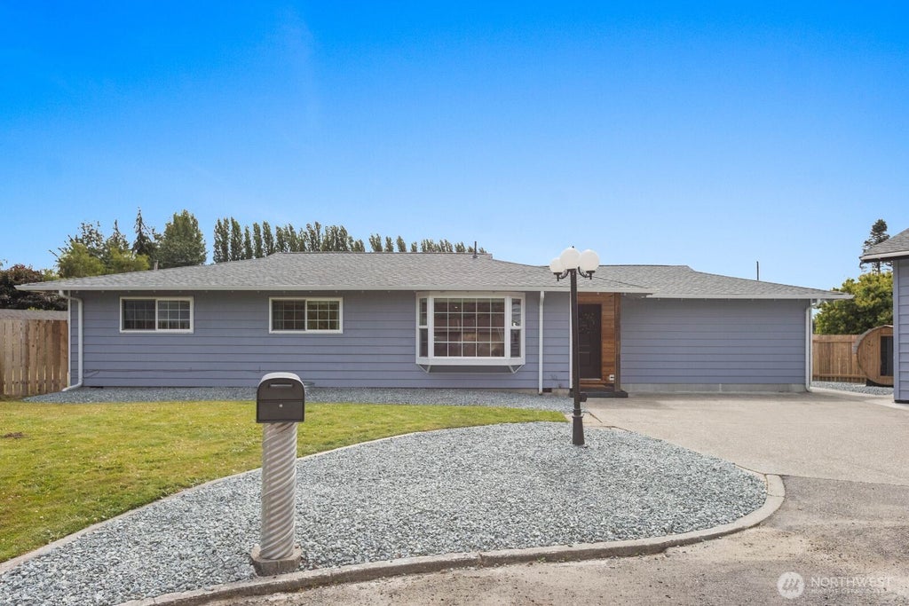 Photo of 18376 Myrtle Drive, Burlington, WA 98233 (MLS # 2553011)