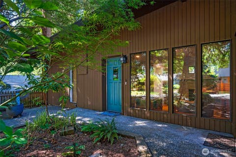 Photo of 10733 Bartlett Avenue NE, Seattle, WA 98125 (MLS # 2561864)