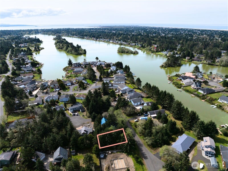 336 Lake Bay Loop SE