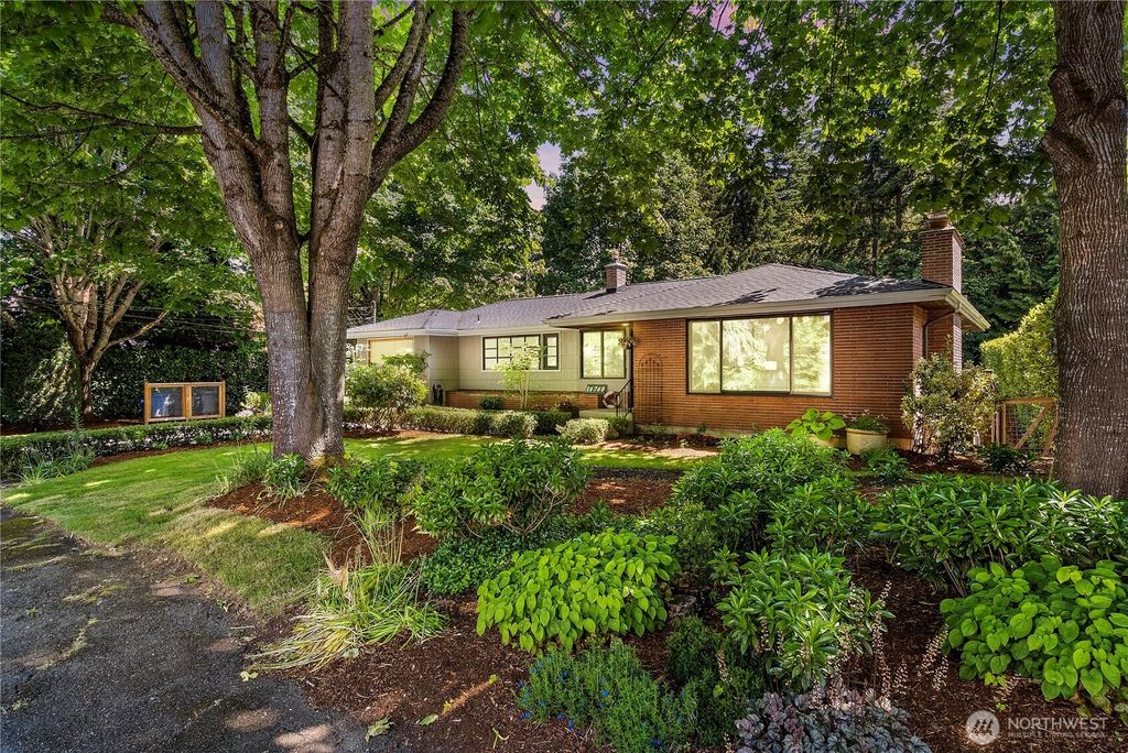 Photo of 16760 26th Ave Ave SW, Burien, WA 98166 (MLS # 2382919)