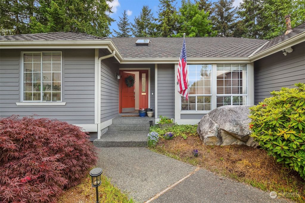 Photo of 1601 Field Avenue NE, Renton, WA 98059 (MLS # 2069537)