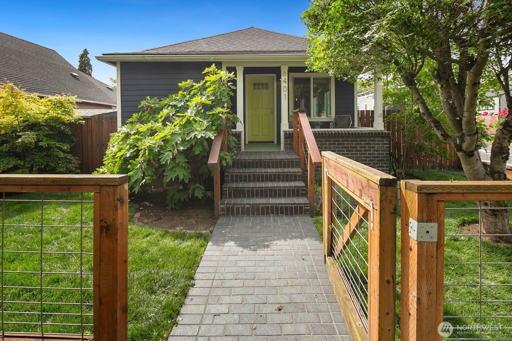 Photo of 6401 Flora Avenue S, Seattle, WA 98108 (MLS # 2372470)