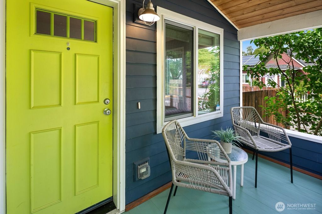 Photo of 6401 Flora Avenue S, Seattle, WA 98108 (MLS # 2372470)