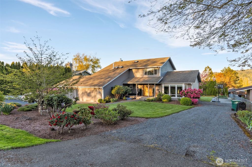 Photo of 15125 Broadway Avenue, Snohomish, WA 98296 (MLS # 2363049)